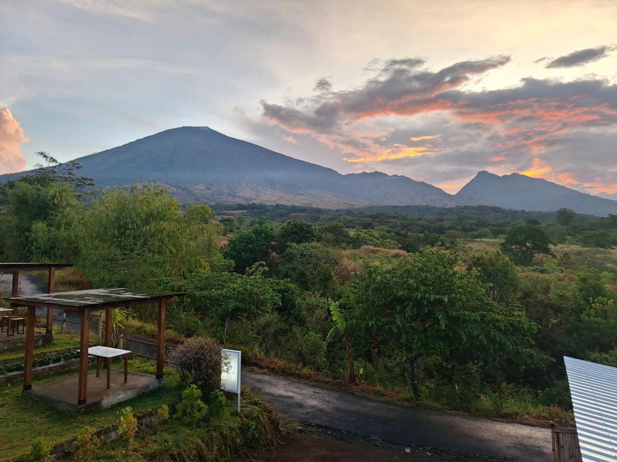 Family Rinjani Bungalow Sajang Exterior photo
